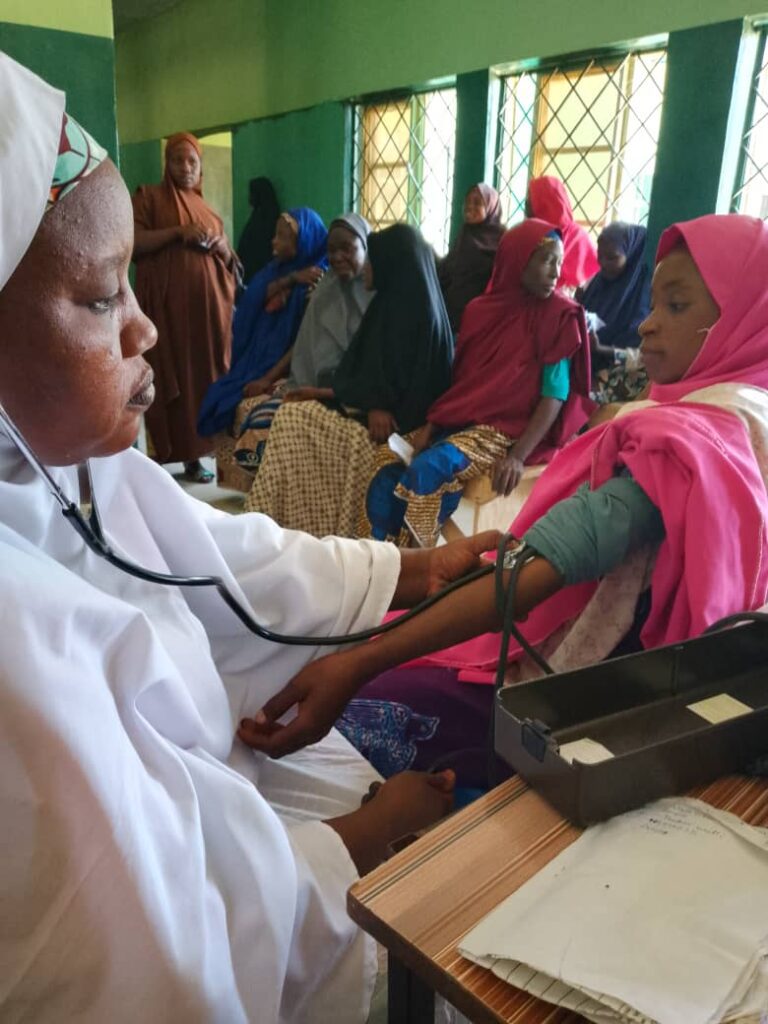 Mentee checks patient's vitals at antenatal care visit - Kano State, Nigeria
